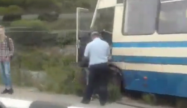 В Крыму "Лада Калина" столкнулась с автобусом [фото, видео]
