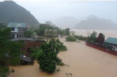 В результате наводнения во Вьетнаме погибли 13 человек
