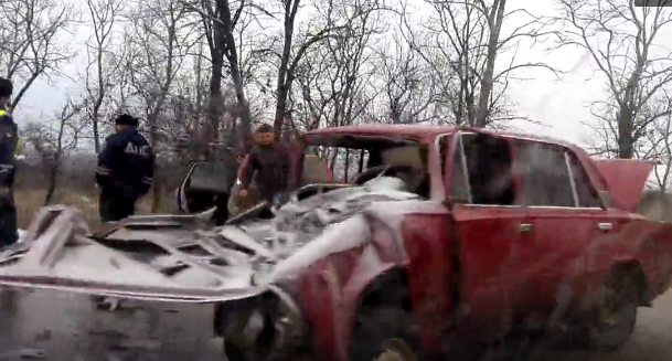В лобовой аварии на крымской трассе пострадали два человека [фото, видео]